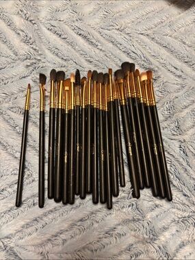 Black and Gold Eye Brush Set — Professional Makeup Brush Collection